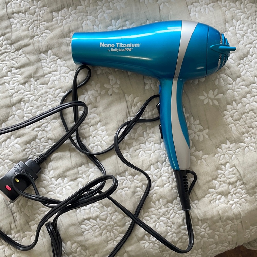 Babyliss blow dryer.